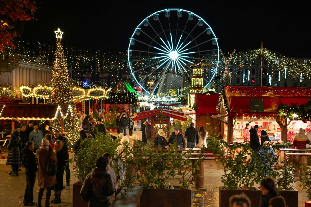 Photo of Poznan Christmas Market with ferris wheel, large Christmas Tree and stalls. 